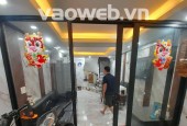 Cần bán nhanh nhà 3 tầng, 30m2 tại Khương Trung, Thanh Xuân, giá 3.5 tỷ, chính chủ, tiện kinh doanh.